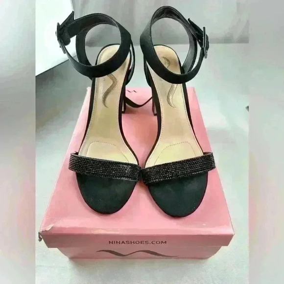 Nina Samiya Sandles w/Black Rhinestones (Size 8.5) - Picture 9 of 10